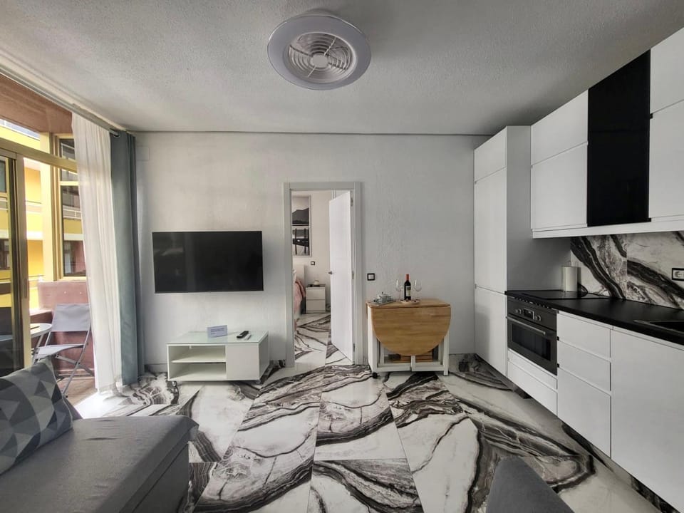 Communal lounge/ TV room, TV and multimedia, Living room, air conditioner