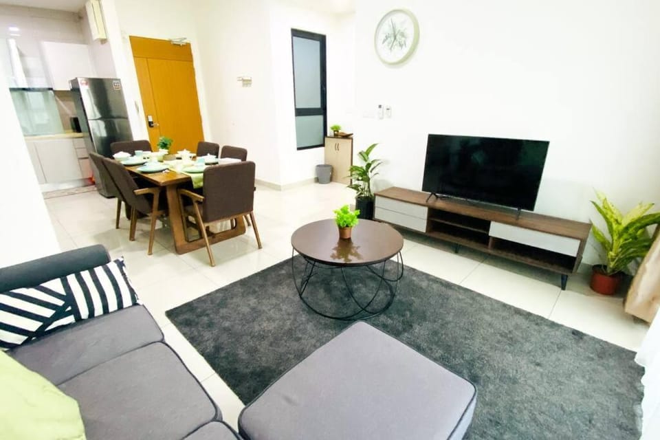 The Icon 3 Condo in IOI City Mall Putrajaya, Pool View Apartment in Putrajaya
