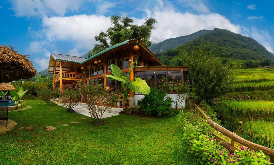 Property building, Natural landscape, Garden, View (from property/room), Garden view, Mountain view