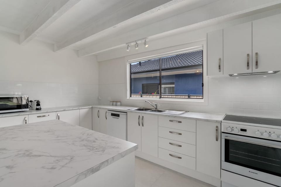 Baci Al Mare Pet Friendly 3 Mins Walk to Beach House in Callala Bay