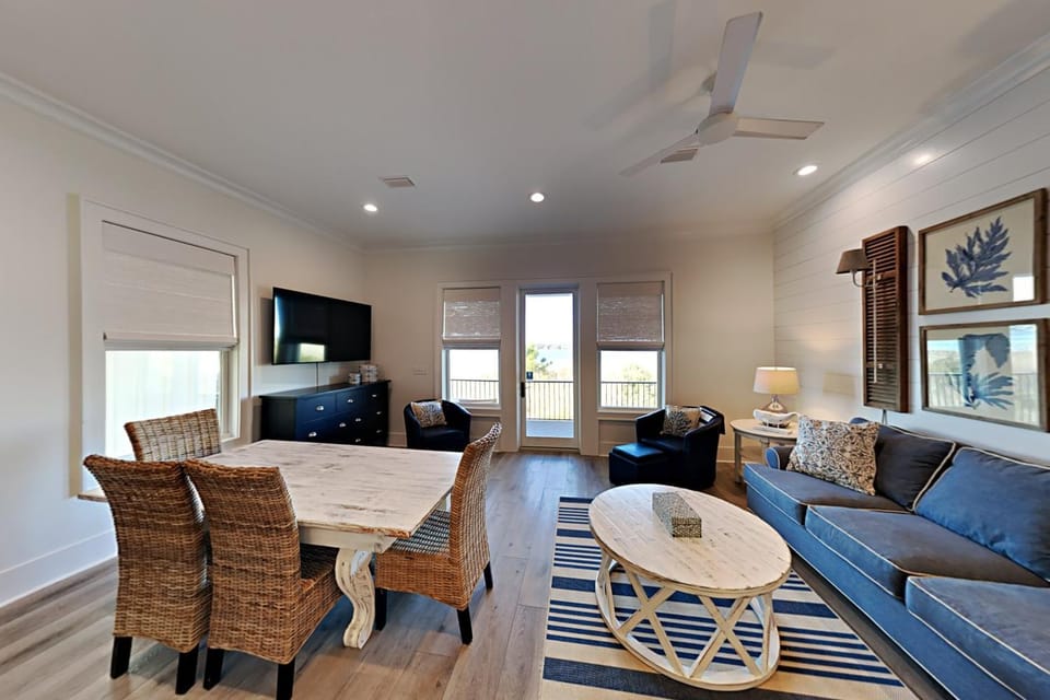 TV and multimedia, Balcony/Terrace, Living room, Seating area, Dining area, furniture