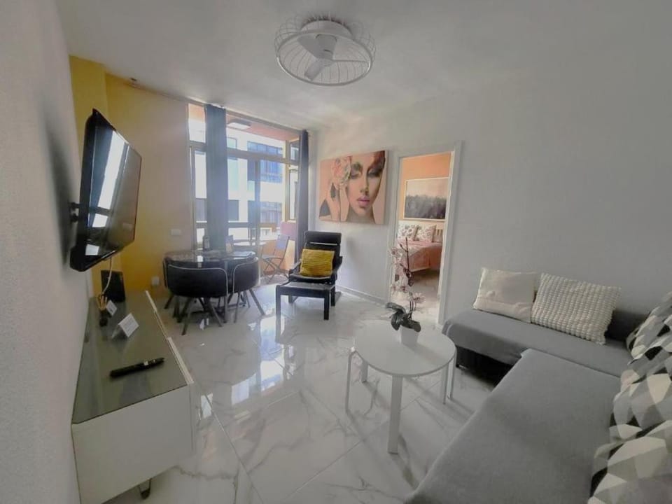 Communal lounge/ TV room, TV and multimedia, Living room