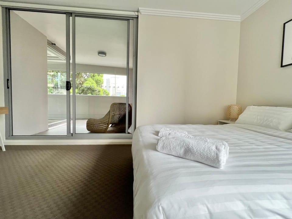 Bed, Photo of the whole room, towels