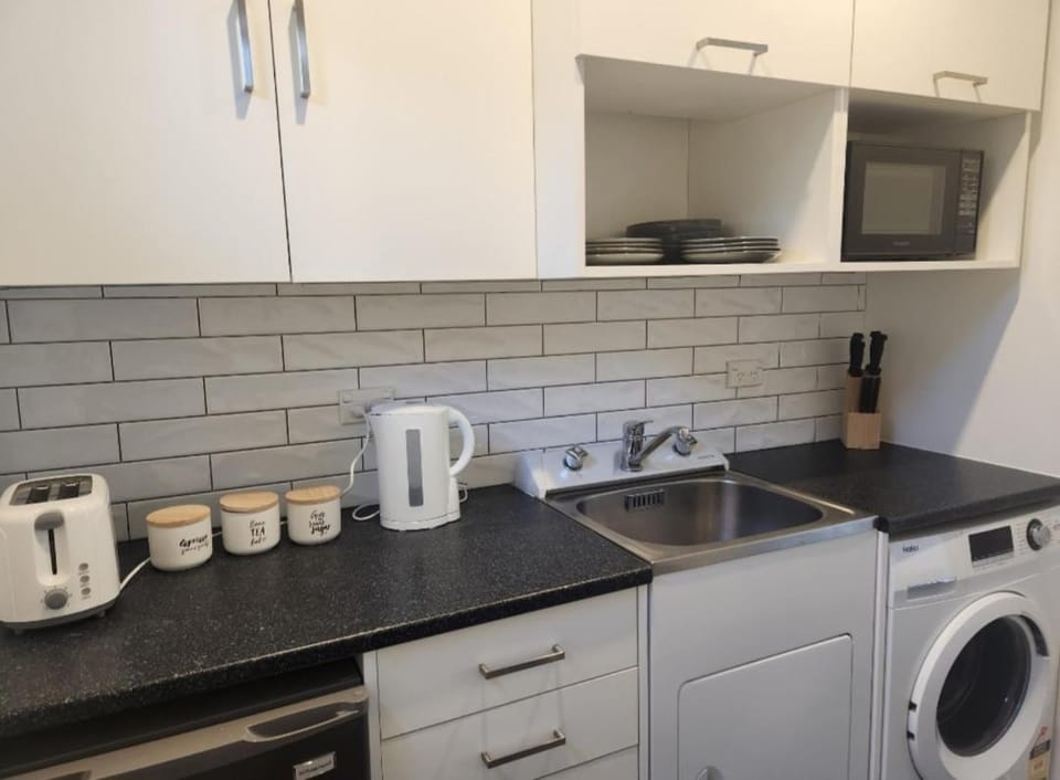 Sarah's Guest House Bed and Breakfast in Havelock North