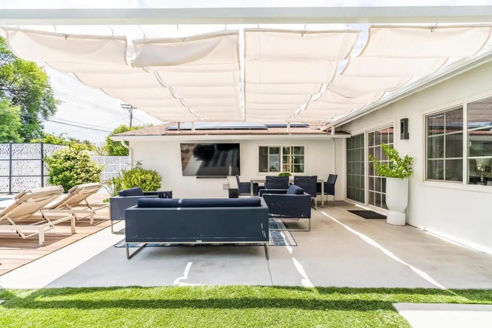 Patio, TV and multimedia, Balcony/Terrace, Seating area, Dining area