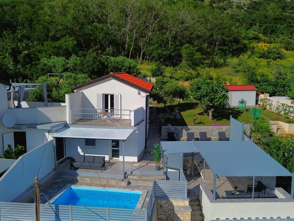 Property building, Pool view, Swimming pool