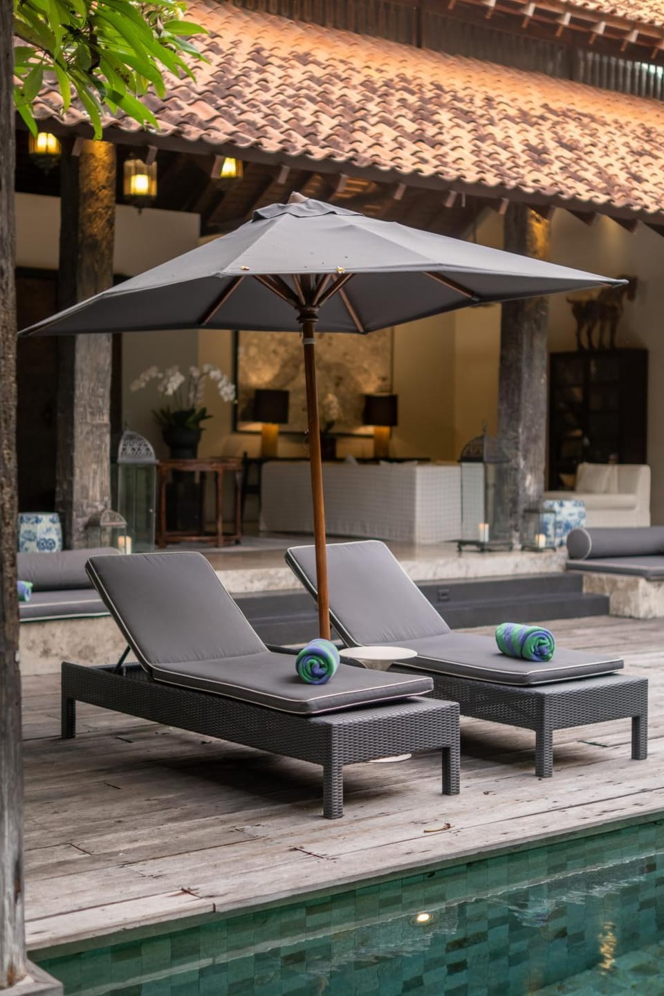 Swimming pool, sunbed