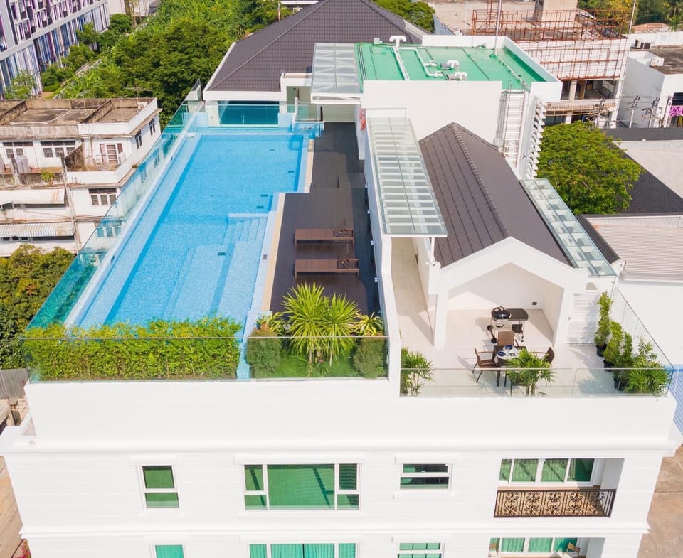 Property building, Bird's eye view, Swimming pool