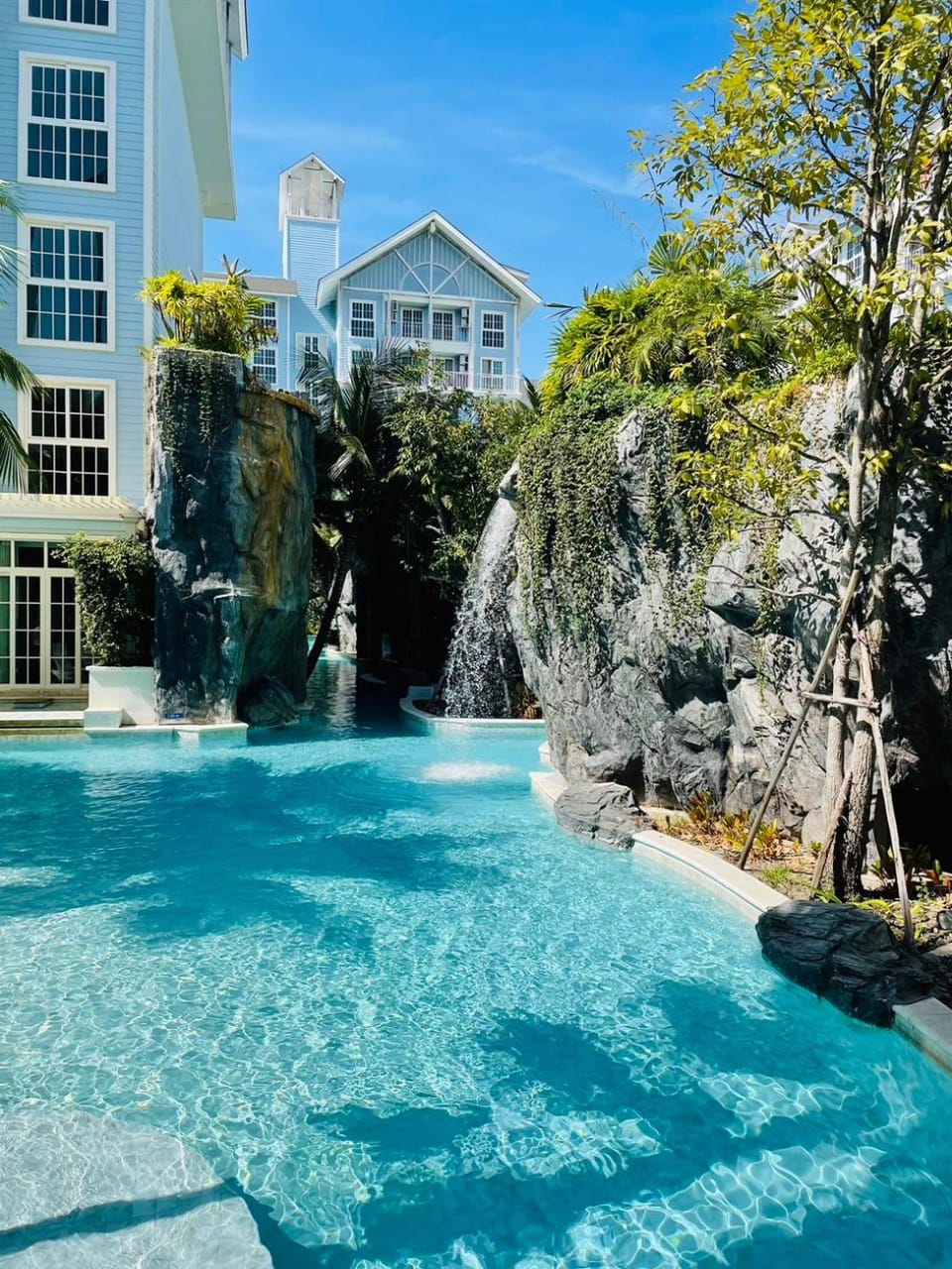 Swimming pool