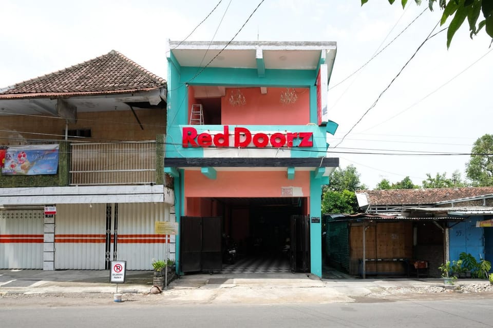 Facade/entrance