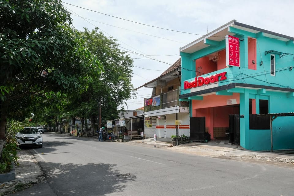 Facade/entrance