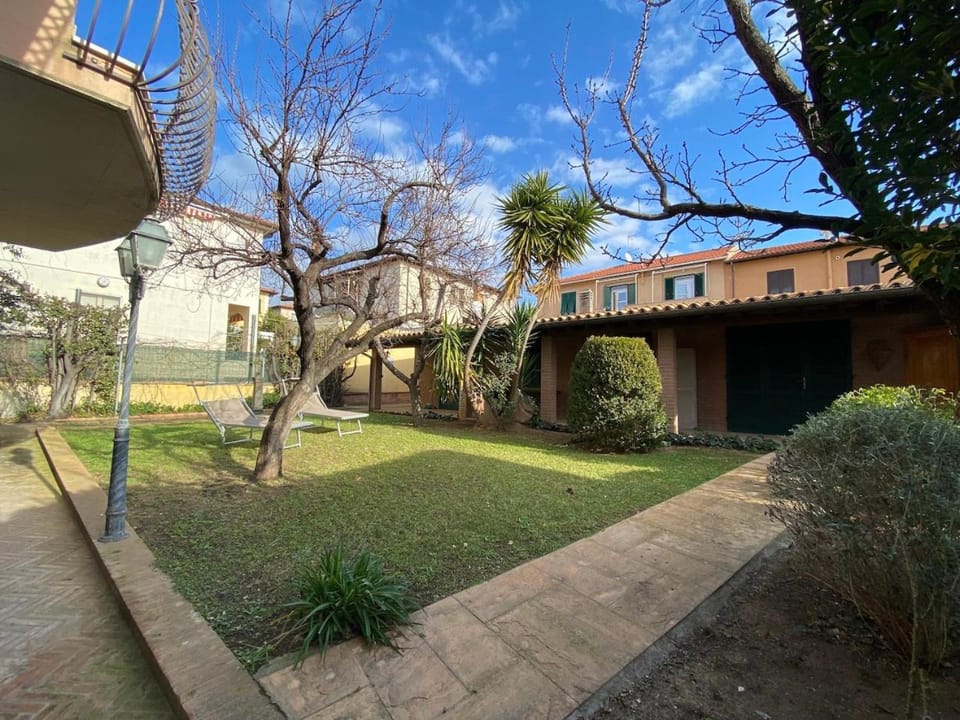 Property building, Spring, Day, Natural landscape, Garden, Garden, Garden view