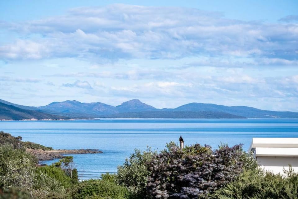 Blue Waves House in Tasmania