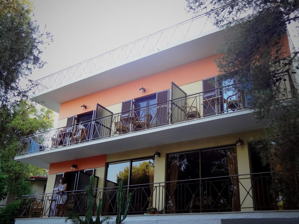 Facade/entrance
