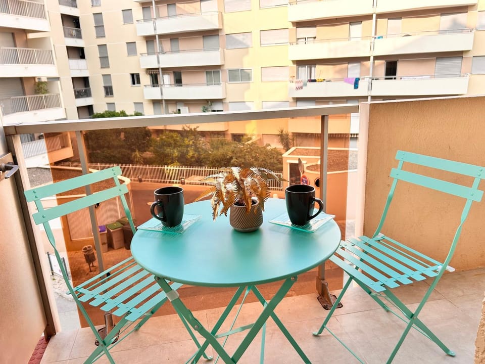 Paradis- 4 PERS, Neuf, Hyper centre ! Plage à 2 mn- Climatisé Apartment in Saint-Raphael