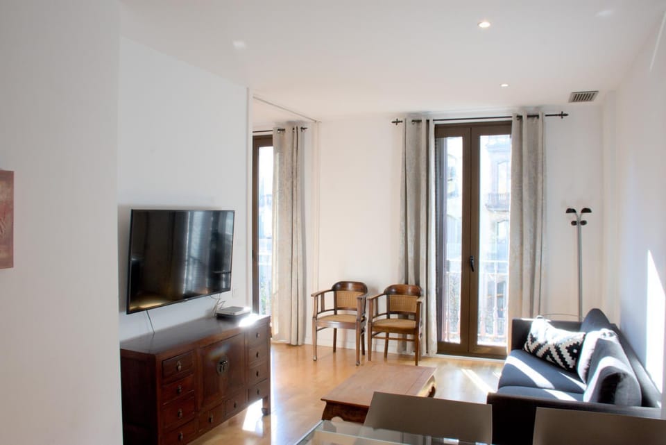 Communal lounge/ TV room, TV and multimedia, Living room, Seating area, Evening entertainment