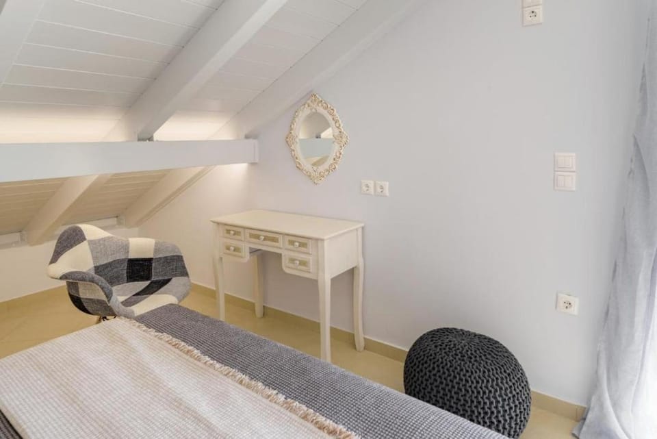 Bedroom, hair dresser