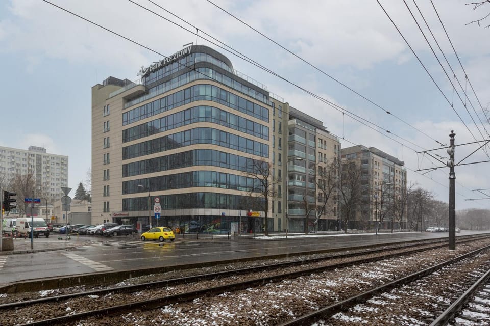 Property building, Off site, Neighbourhood, Winter, City view, Street view, Location