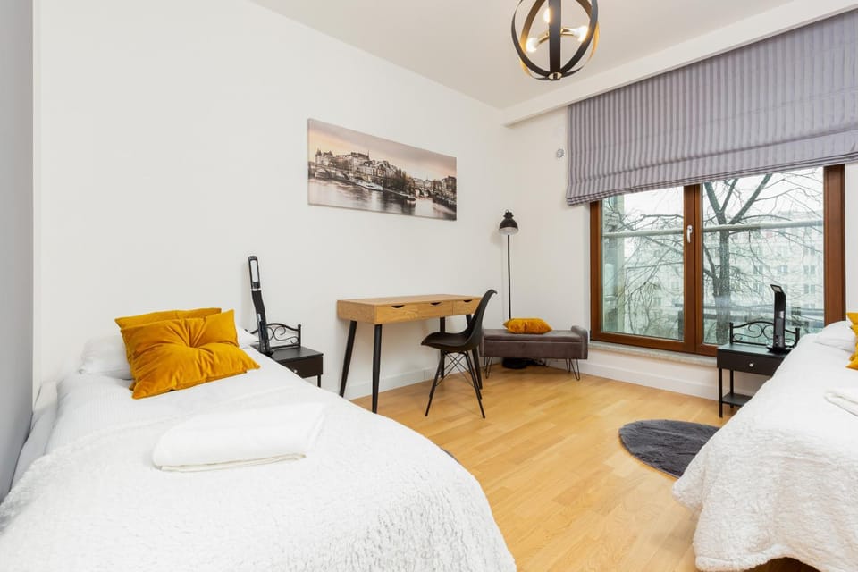 Bed, Photo of the whole room, Seating area, Bedroom