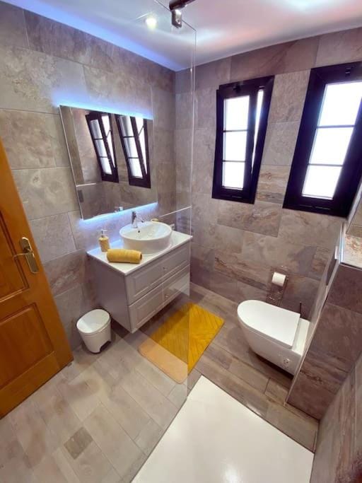 Shower, Bathroom, towels