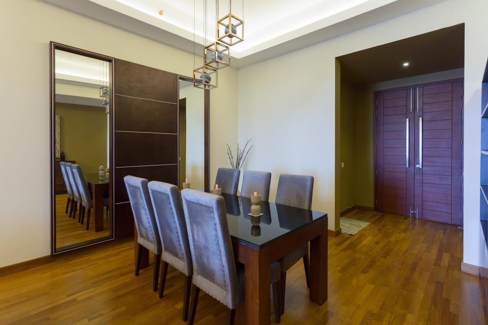 Seating area, Dining area