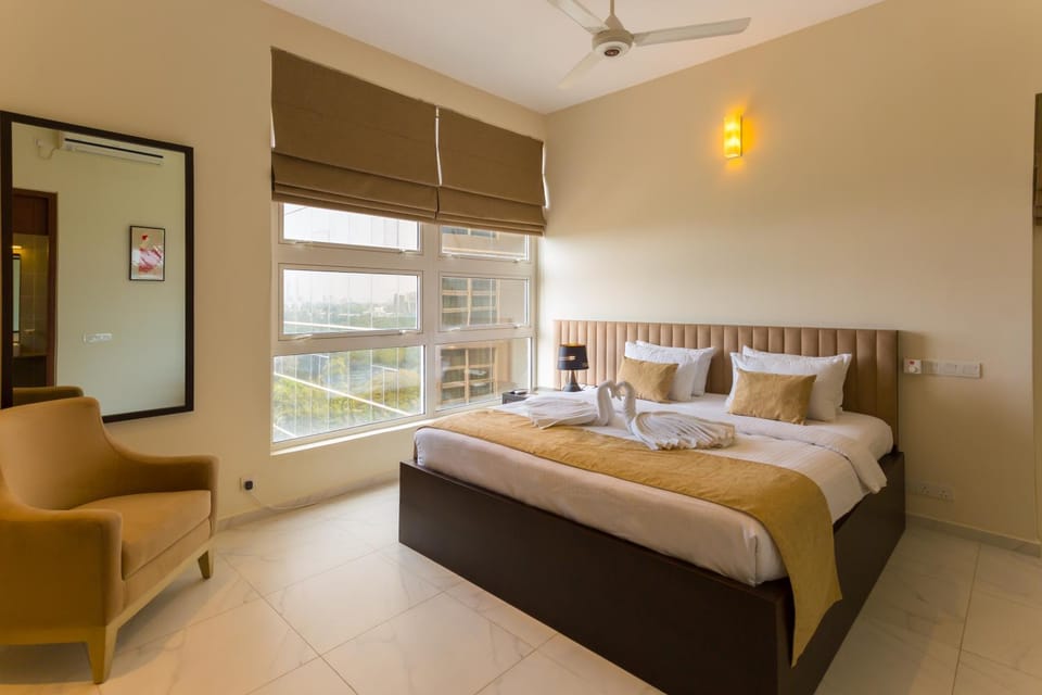 Photo of the whole room, Bedroom, towels