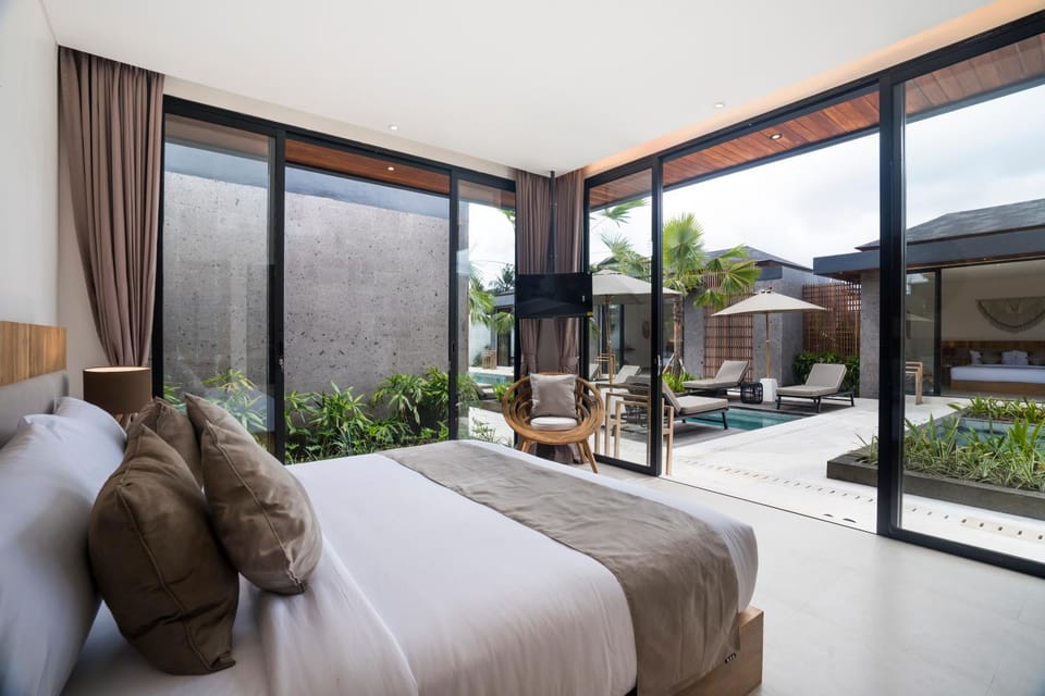 Bed, TV and multimedia, View (from property/room), Bedroom, air conditioner