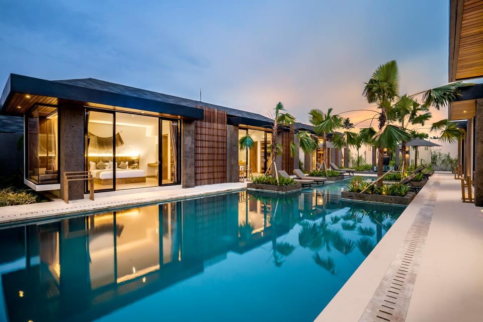 Pool view, Swimming pool, sunbed