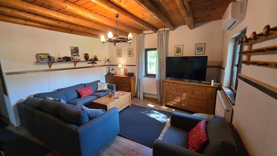 Communal lounge/ TV room, TV and multimedia