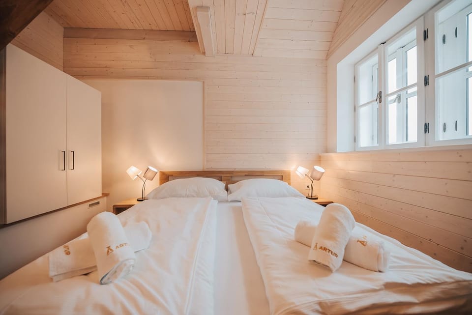 Bed, Photo of the whole room, Bedroom, towels