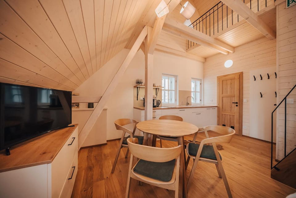 Communal lounge/ TV room, Kitchen or kitchenette, Living room, Seating area, Dining area