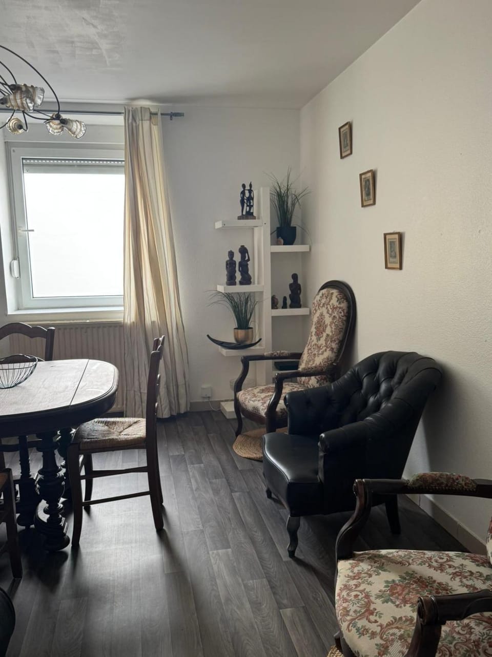 200 m centre ville maison mitoyenne avec place de parking gratuite Apartment in Vosges