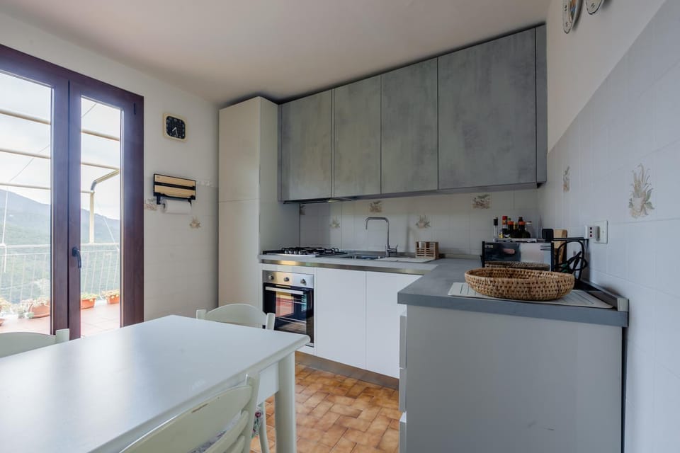 Kitchen or kitchenette, Dining area, pet friendly, stove