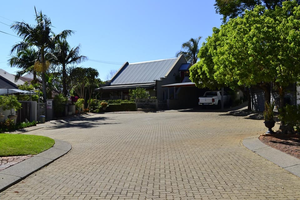 Neighbourhood, Area and facilities