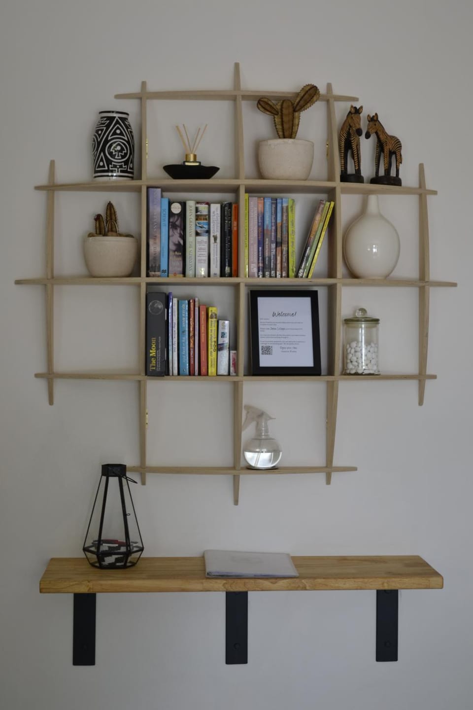 Facade/entrance, Living room, internet