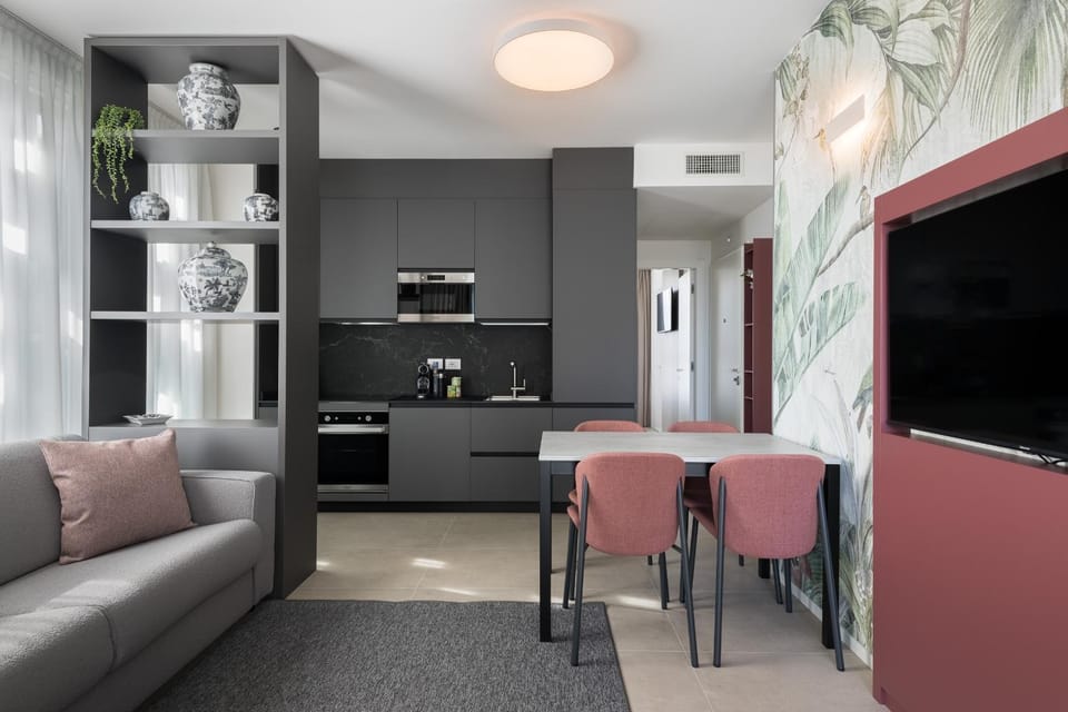 Communal lounge/ TV room, TV and multimedia, Living room, Seating area