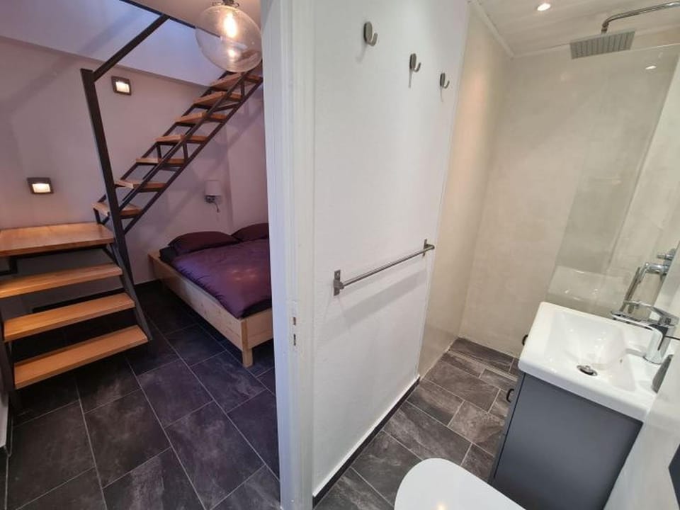Bathroom, Photo of the whole room