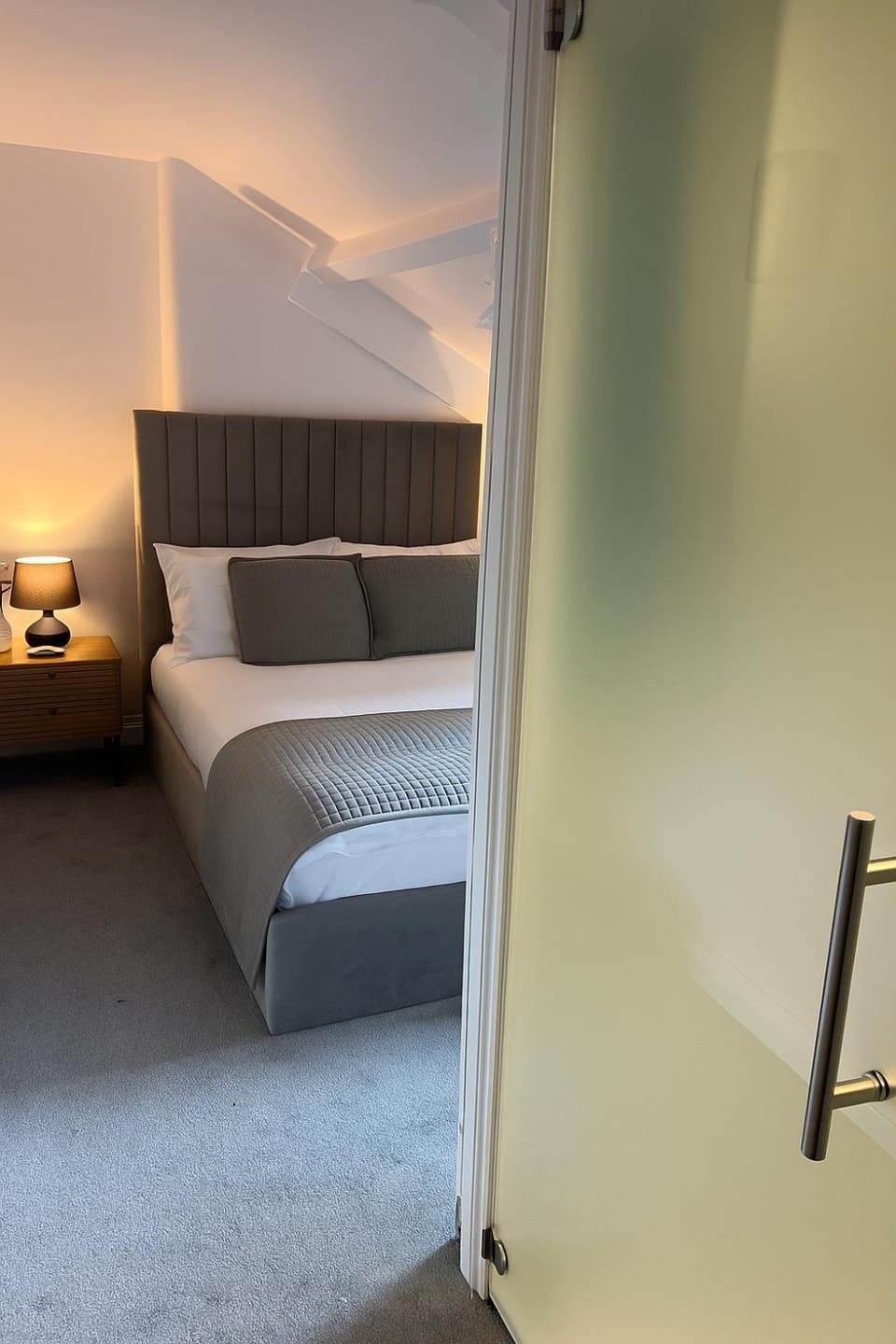 Bed, Living room, Photo of the whole room, Bedroom