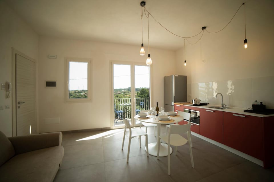 Kitchen or kitchenette, Seating area, Dining area