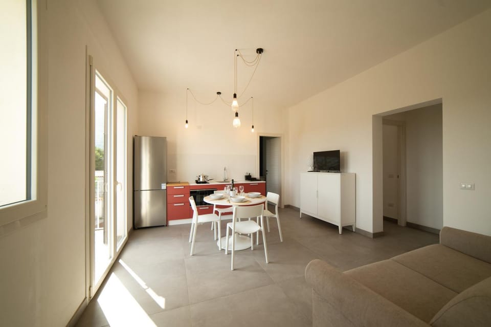 Communal lounge/ TV room, Kitchen or kitchenette, Living room, Dining area
