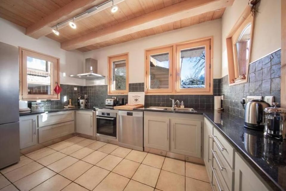 Kitchen or kitchenette, dishwasher, minibar, pet friendly, stove, toaster