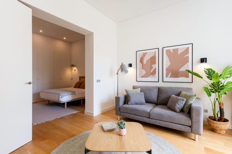 Bed, Living room, Photo of the whole room, Seating area, Bedroom