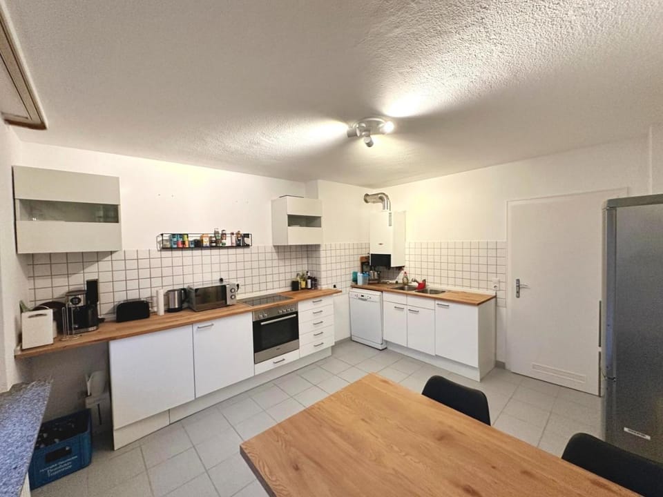 Kitchen or kitchenette, oven, stove