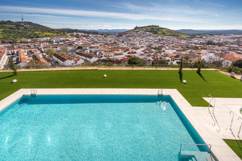 Pool view, Pool view