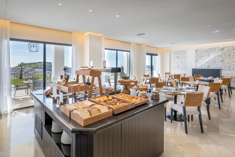 Restaurant/places to eat, Buffet breakfast
