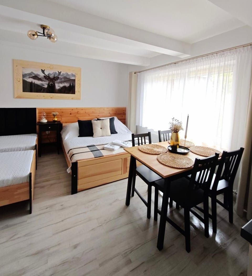 Bed, Photo of the whole room, Dining area, Bedroom
