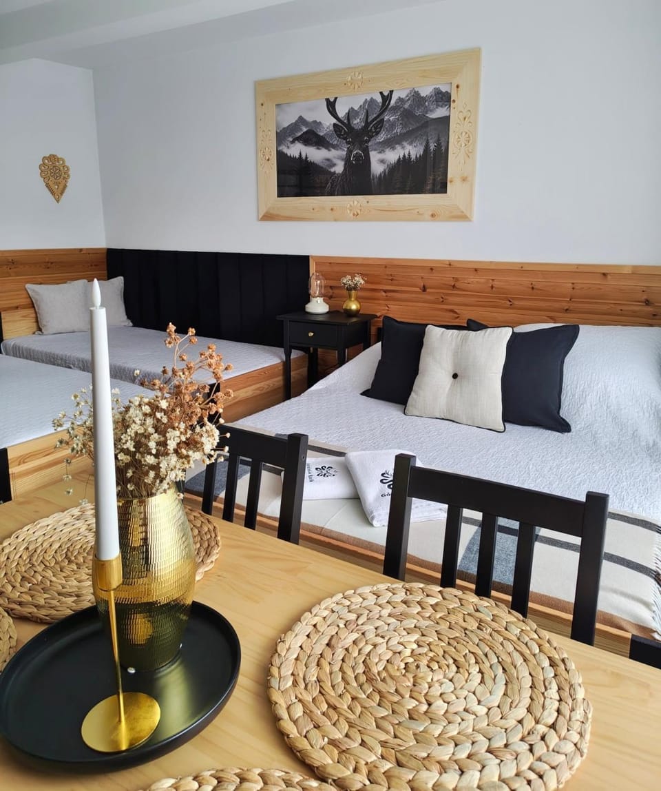 Bed, Photo of the whole room, Dining area, Bedroom