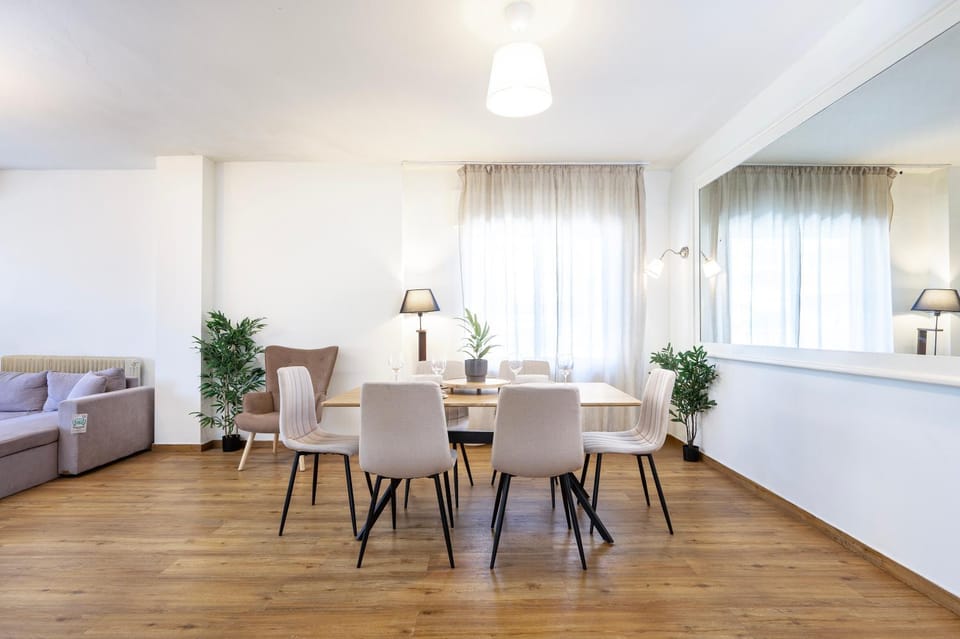Seating area, Dining area