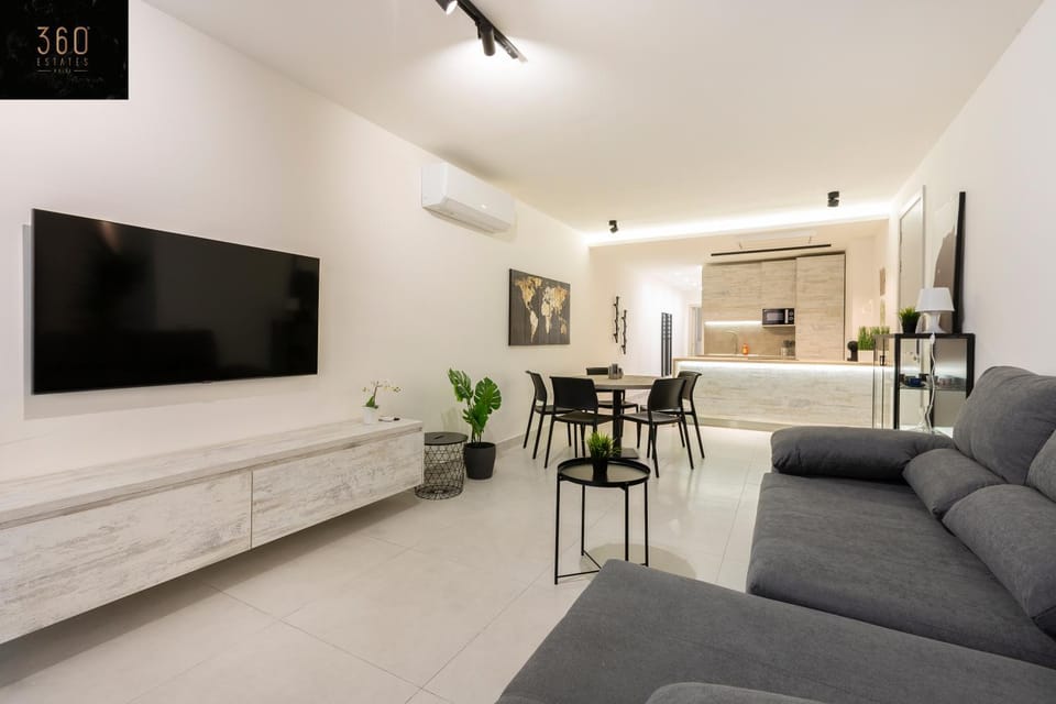 Beautiful, cozy APT just off the Promenade & WIFI by 360 Estates Apartment in Sliema