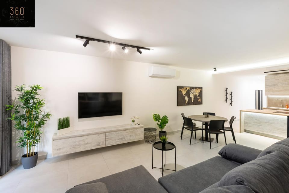 Beautiful, cozy APT just off the Promenade & WIFI by 360 Estates Apartment in Sliema